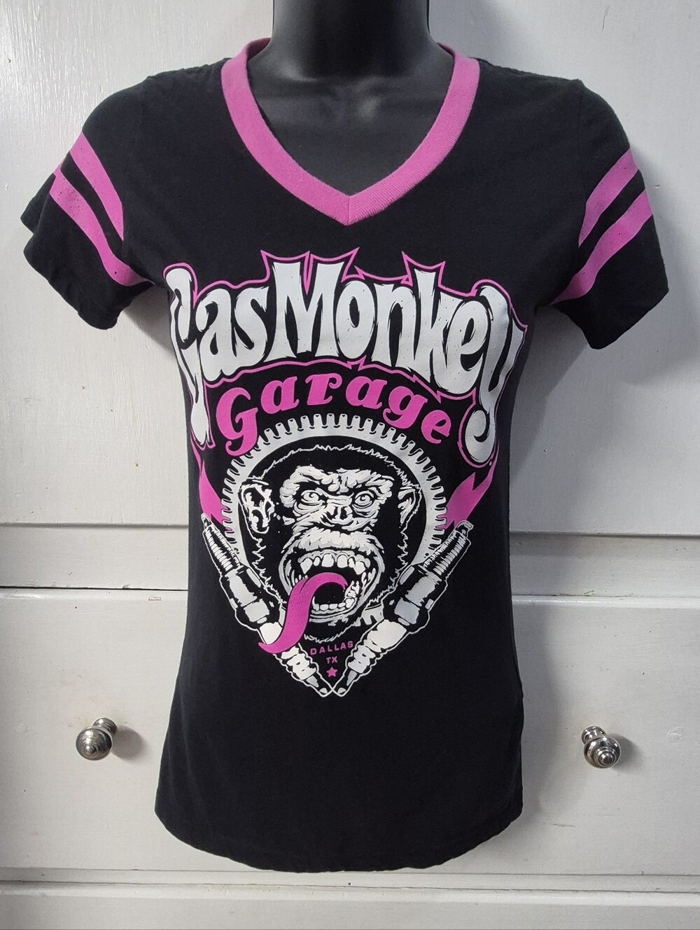 Gas Monkey Garage Womens V-Neck Graphic T Shirt Pink Black Dallas TX Small